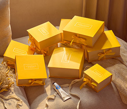 LOCCITANE Model mit Geschenksets